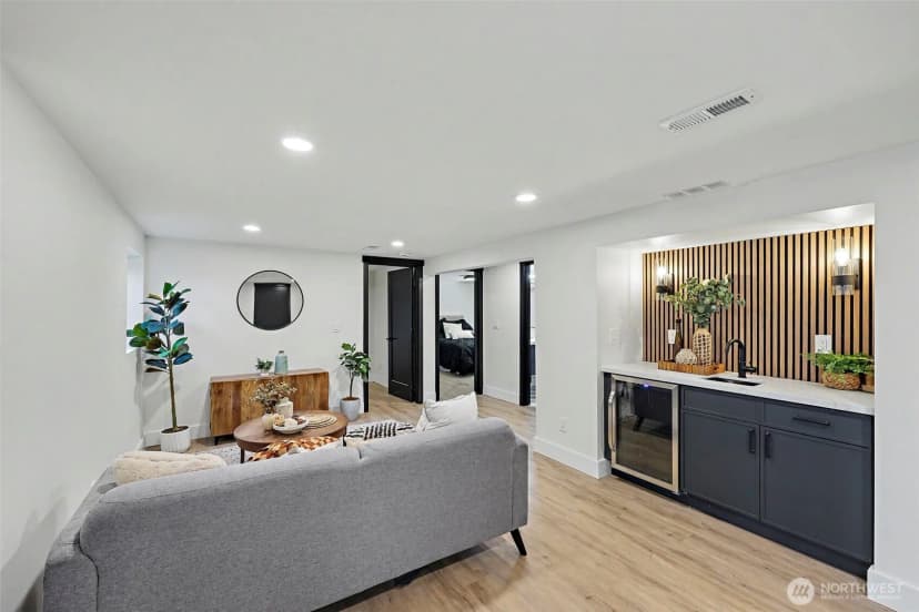 Property photo for 7017 Ne 55th Place, Kenmore photo 19