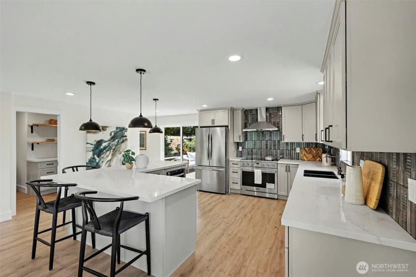 Property photo for 7017 Ne 55th Place, Kenmore photo 8