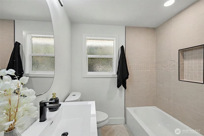 Property photo for 7017 Ne 55th Place, Kenmore photo 18
