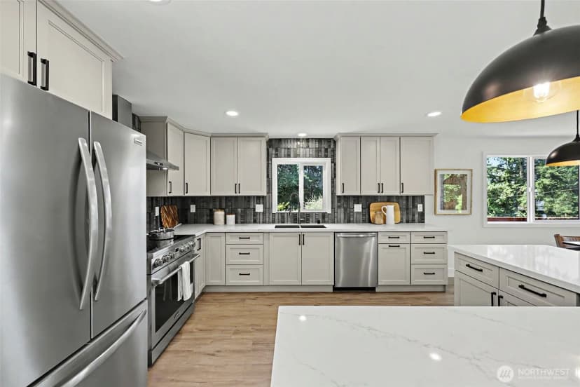 Property photo for 7017 Ne 55th Place, Kenmore photo 10