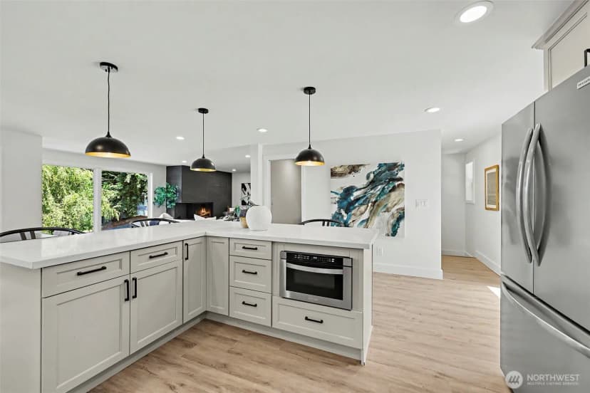 Property photo for 7017 Ne 55th Place, Kenmore photo 9