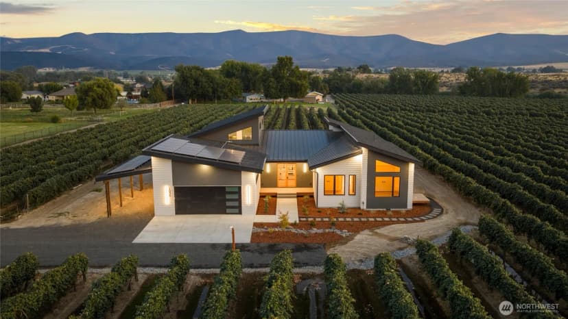 Property photo for 1036 Lower County Line Road, Prosser