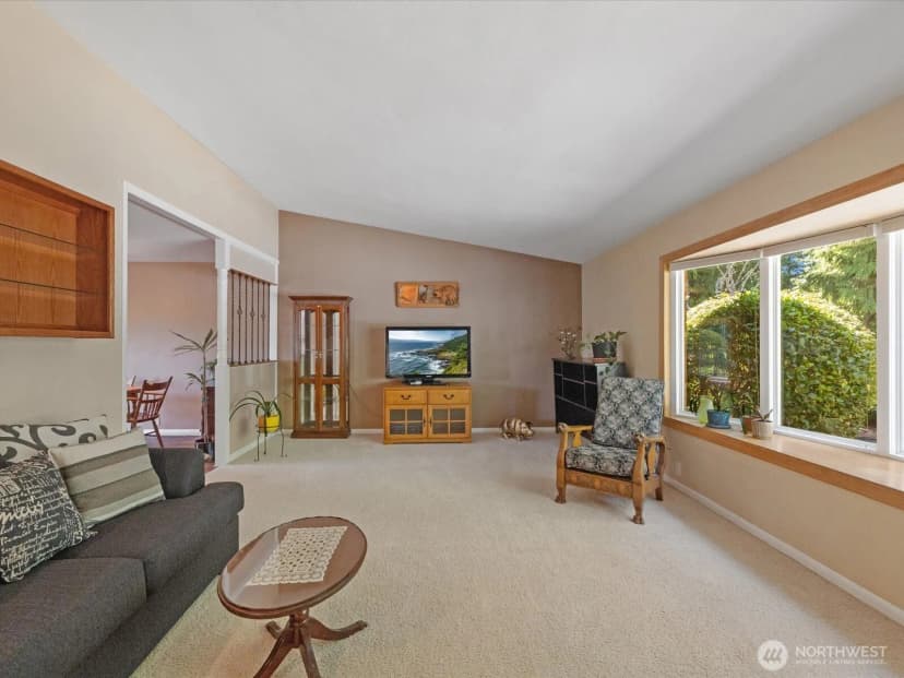 Property photo for 9330 Arlington Heights Rd, Arlington photo 4