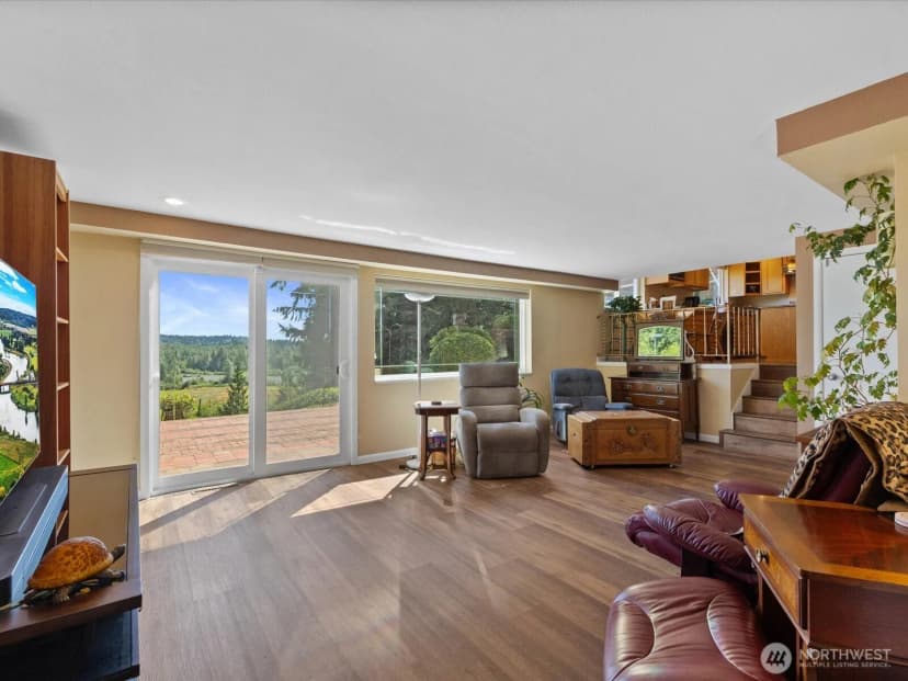 Property photo for 9330 Arlington Heights Rd, Arlington photo 17