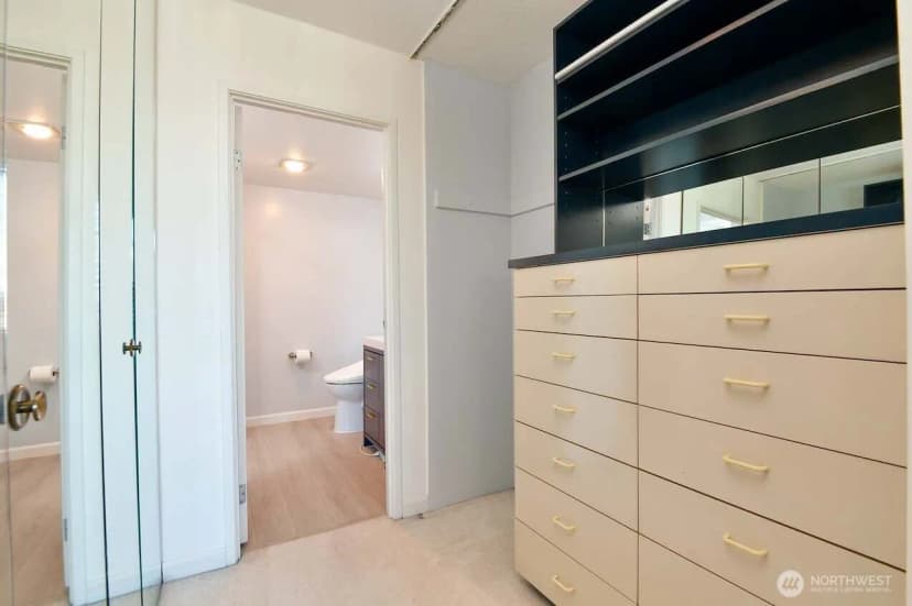 Property photo for 4540 8th Avenue Ne #1605, Seattle photo 16