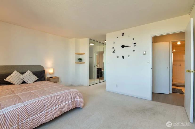 Property photo for 4540 8th Avenue Ne #1605, Seattle photo 13