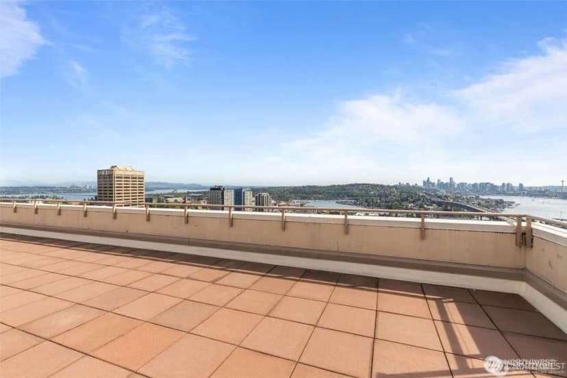 Property photo for 4540 8th Avenue Ne #1605, Seattle photo 24