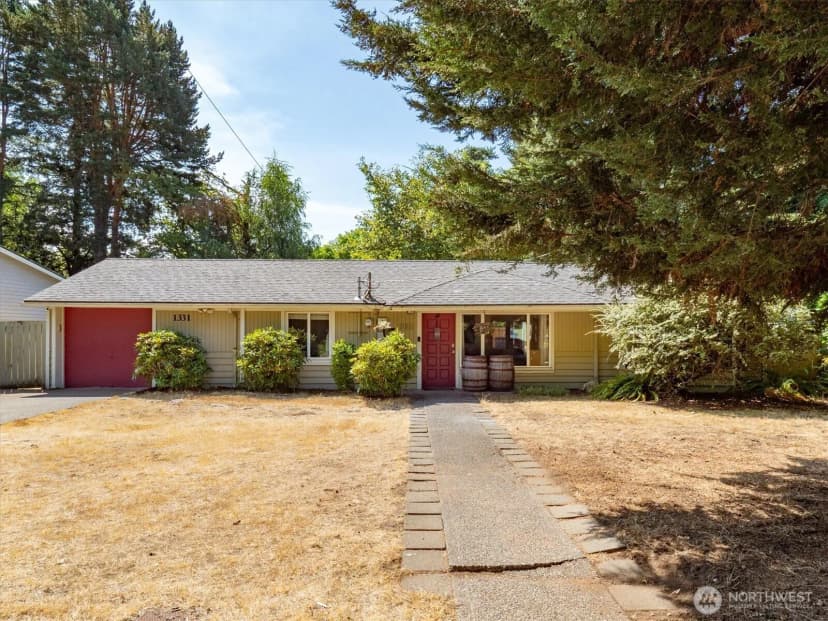 Property photo for 1331 N 121st Street, Seattle photo 2