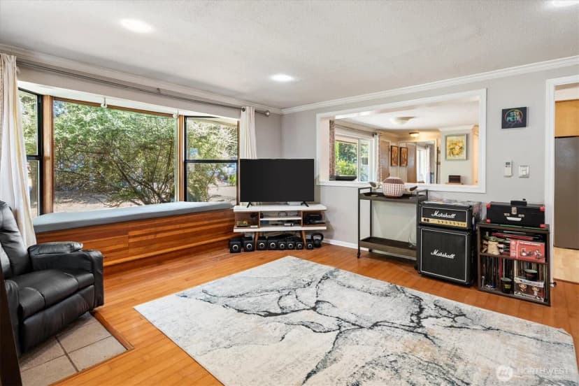 Property photo for 1331 N 121st Street, Seattle photo 11