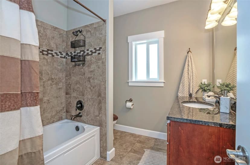 Property photo for 5505 64th Street W, University Place photo 18