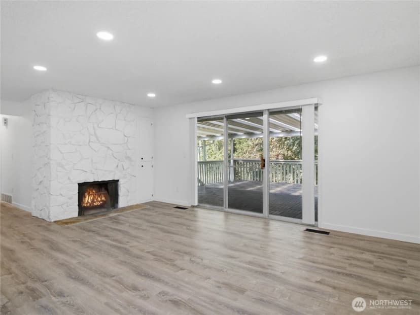 Property photo for 10708 116th Avenue Sw, Lakewood photo 18