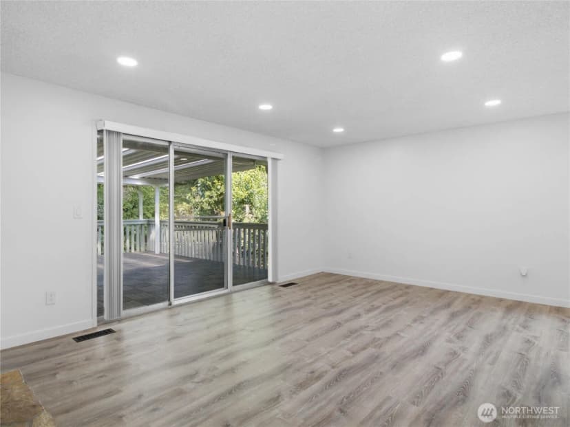 Property photo for 10708 116th Avenue Sw, Lakewood photo 19