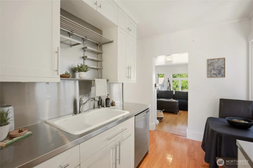 Property photo for 113 Ne 60th Street, Seattle photo 17
