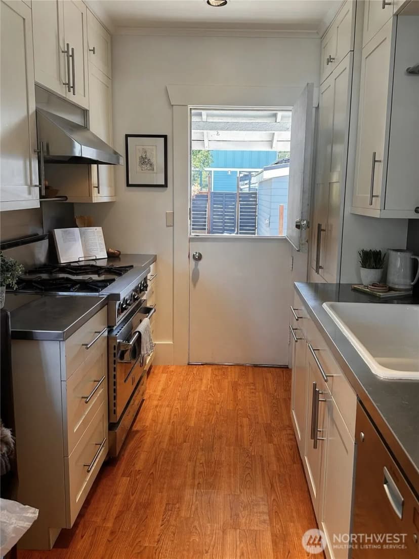 Property photo for 113 Ne 60th Street, Seattle photo 11