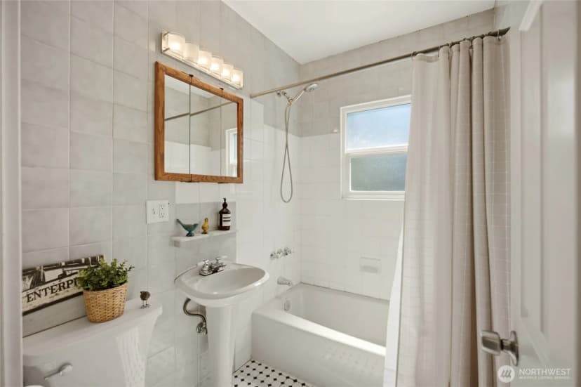 Property photo for 113 Ne 60th Street, Seattle photo 27