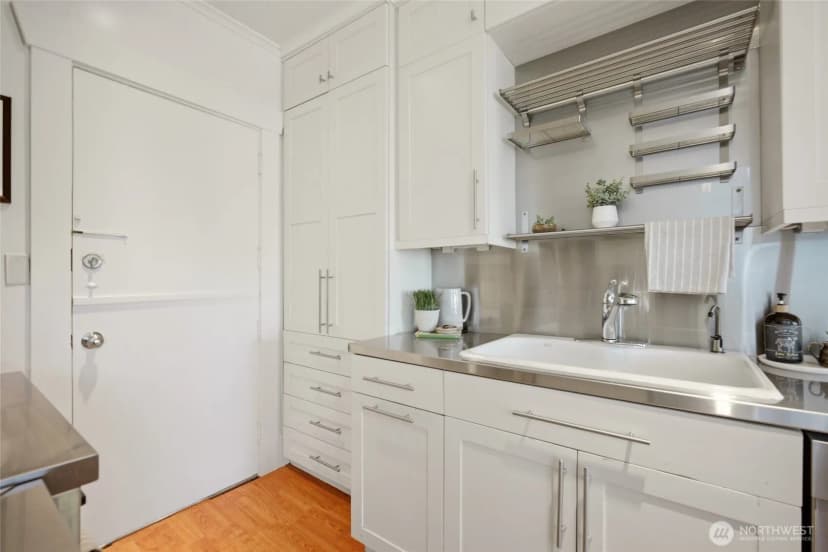 Property photo for 113 Ne 60th Street, Seattle photo 16