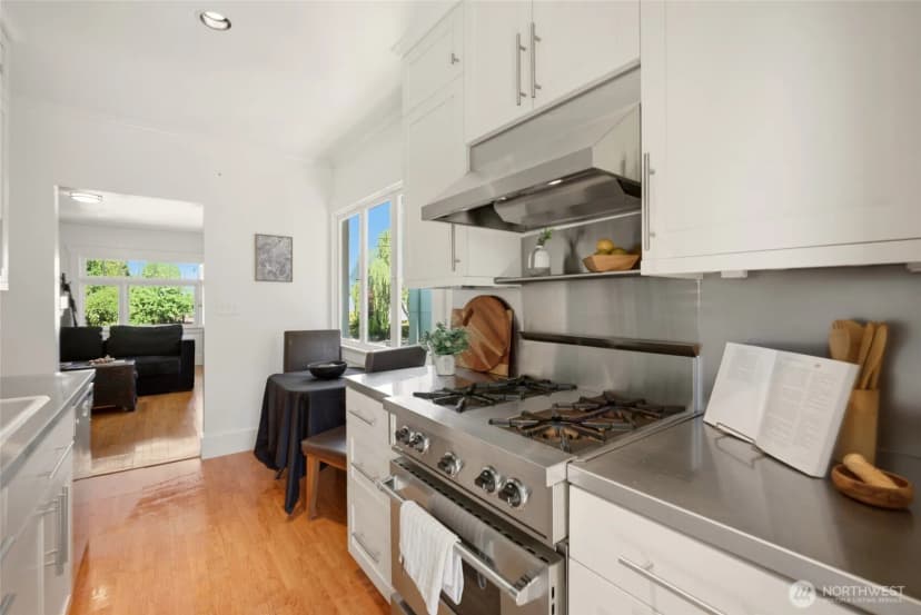 Property photo for 113 Ne 60th Street, Seattle photo 15