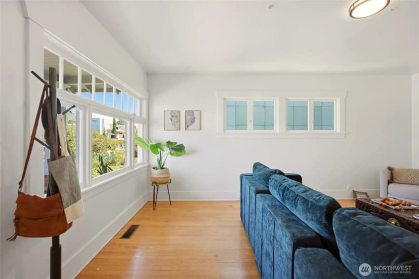 Property photo for 113 Ne 60th Street, Seattle photo 9