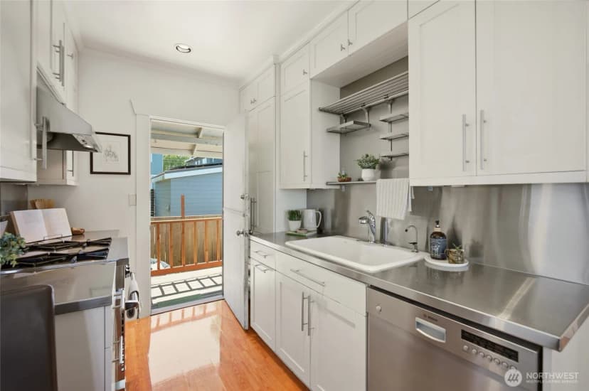 Property photo for 113 Ne 60th Street, Seattle photo 10