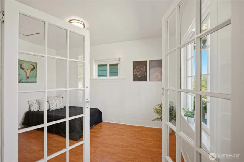 Property photo for 113 Ne 60th Street, Seattle photo 19