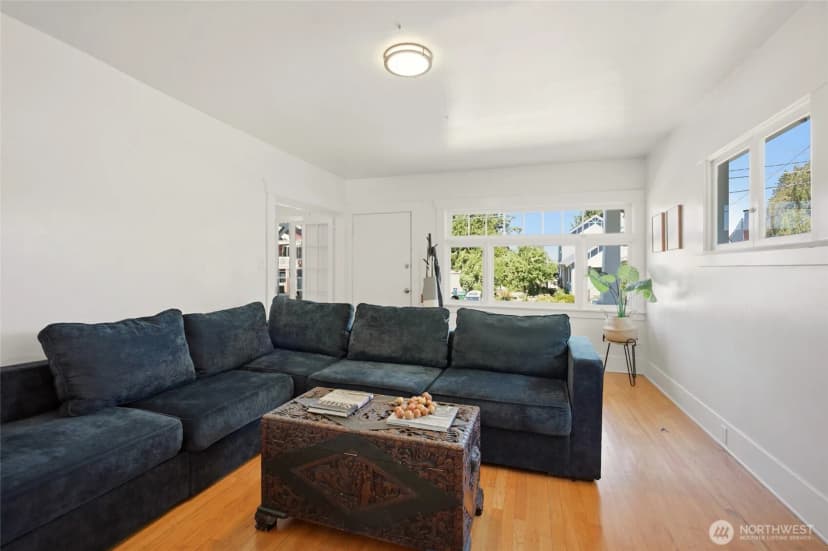 Property photo for 113 Ne 60th Street, Seattle photo 8