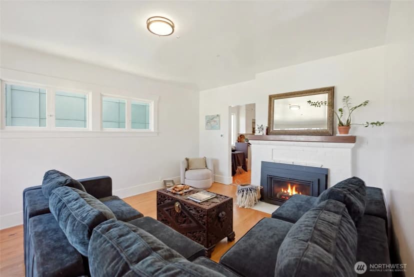 Property photo for 113 Ne 60th Street, Seattle photo 6