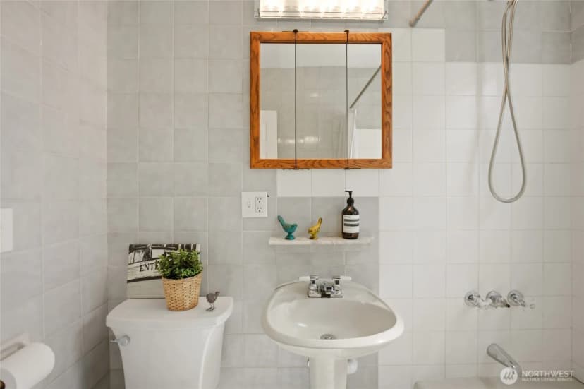 Property photo for 113 Ne 60th Street, Seattle photo 28
