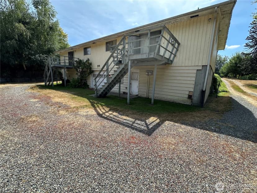 Property photo for 12325 Valley Ave E, Sumner photo 2