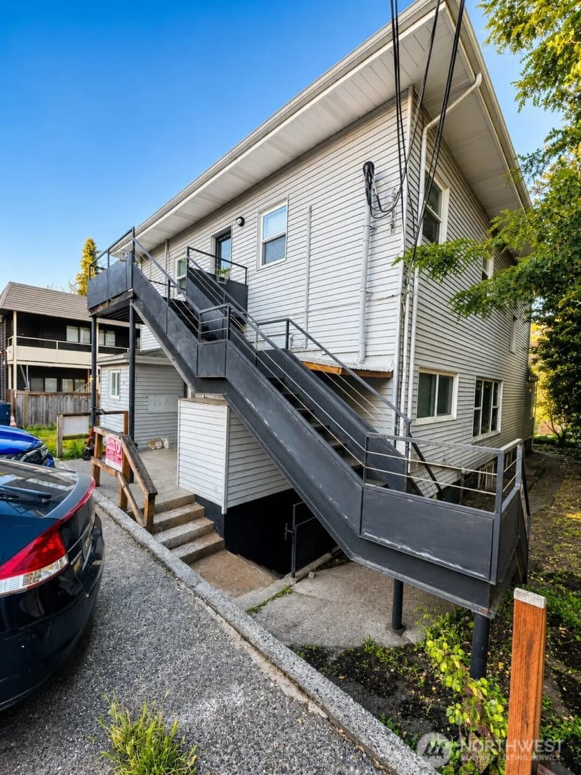 Property photo for 815 15th Avenue E, Seattle photo 6