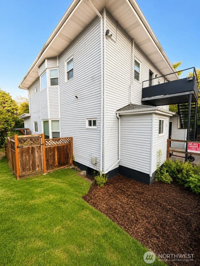 Property photo for 815 15th Avenue E, Seattle photo 4