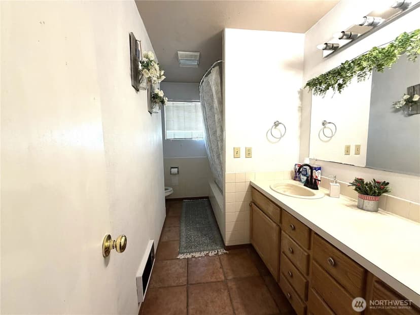 Property photo for 915 Se 4th Ave, Quincy photo 21