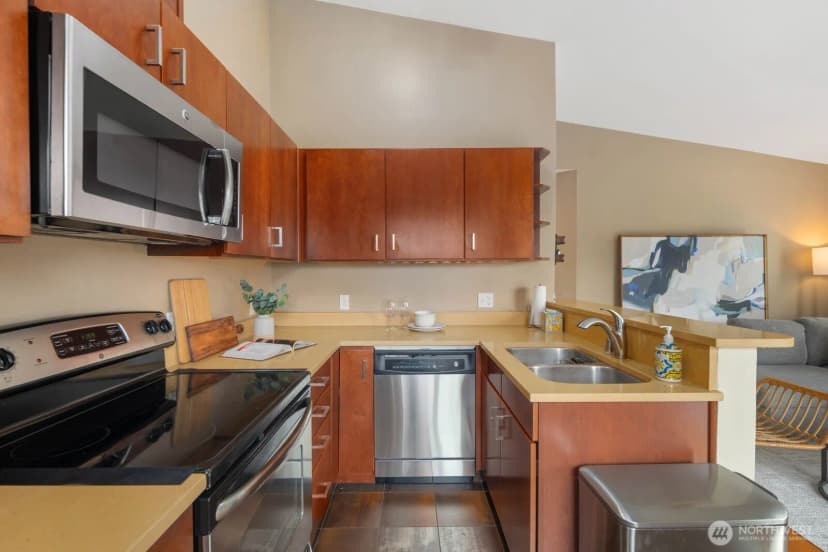 Property photo for 1131 N 93rd Street #6, Seattle photo 17