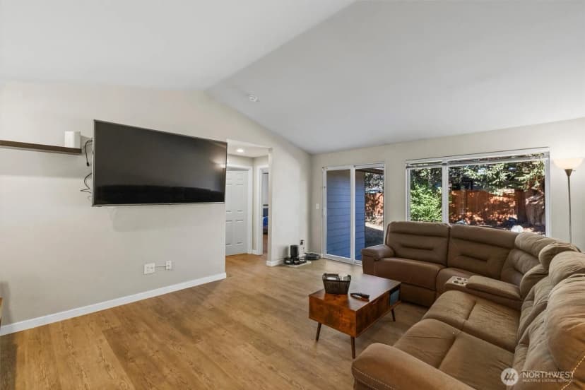 Property photo for 100 S 28th Street, Mount Vernon photo 6