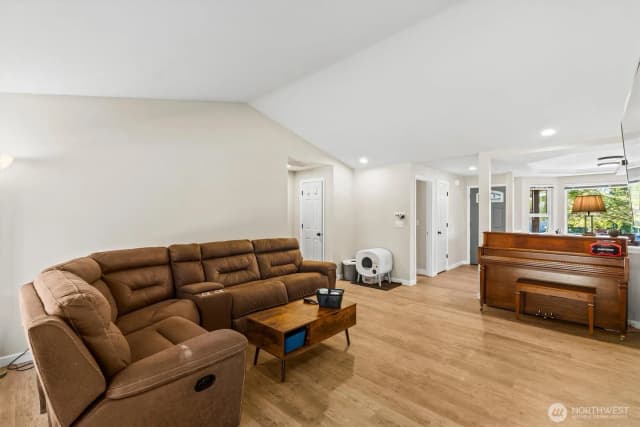 Property photo for 100 S 28th Street, Mount Vernon photo 4