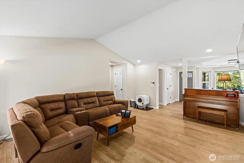 Property photo for 100 S 28th Street, Mount Vernon photo 4