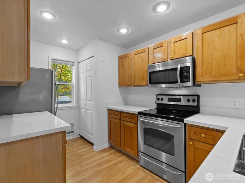 Property photo for 16101 Bothell Everett Hwy #h5, Mill Creek photo 6