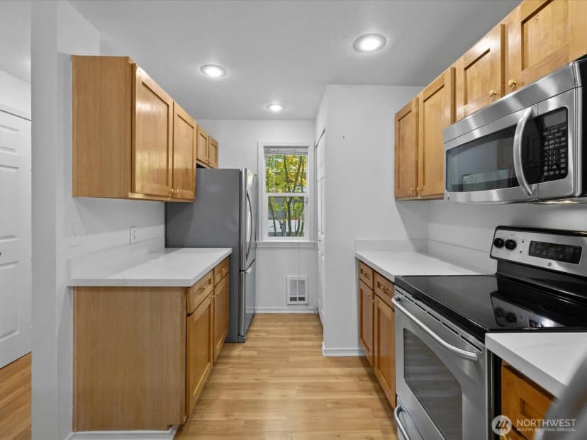 Property photo for 16101 Bothell Everett Hwy #h5, Mill Creek photo 8