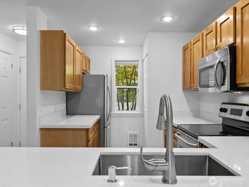 Property photo for 16101 Bothell Everett Hwy #h5, Mill Creek photo 7