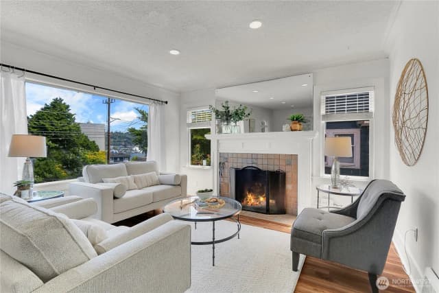 Property photo for 1915 Dexter Avenue N, Seattle photo 5
