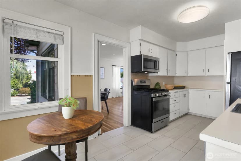 Property photo for 1915 Dexter Avenue N, Seattle photo 8