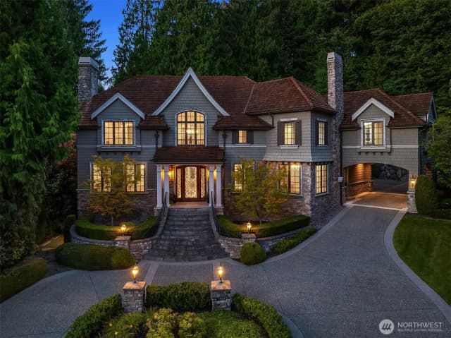 Property photo for 20424 Ne 64th Place, Redmond