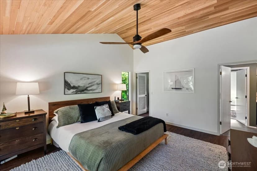 Property photo for 25007 Se Mirrormont Way, Issaquah photo 17