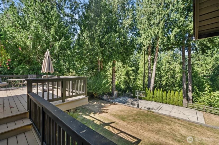 Property photo for 25007 Se Mirrormont Way, Issaquah photo 30