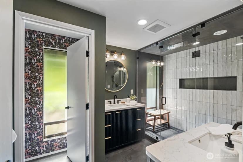 Property photo for 25007 Se Mirrormont Way, Issaquah photo 18