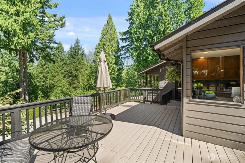 Property photo for 25007 Se Mirrormont Way, Issaquah photo 29
