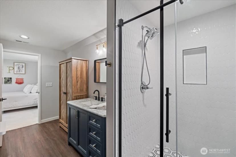 Property photo for 25007 Se Mirrormont Way, Issaquah photo 26