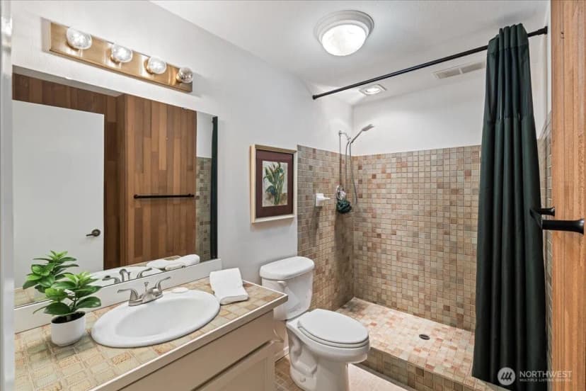 Property photo for 25007 Se Mirrormont Way, Issaquah photo 24