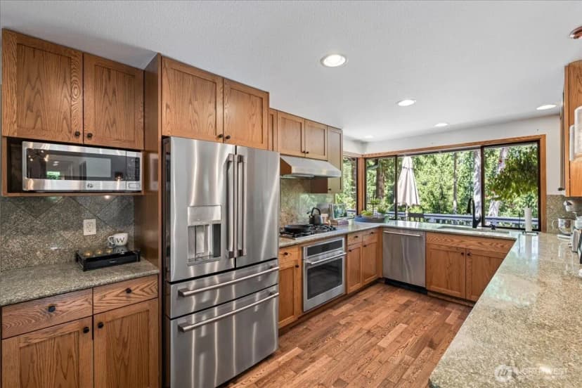 Property photo for 25007 Se Mirrormont Way, Issaquah photo 11