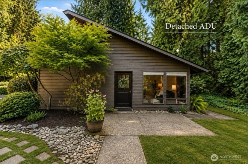 Property photo for 25007 Se Mirrormont Way, Issaquah photo 31