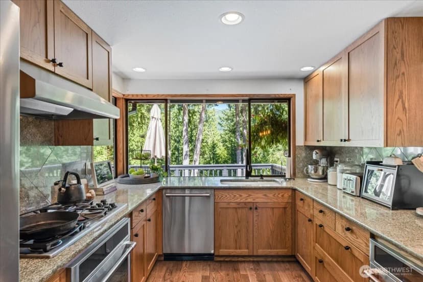 Property photo for 25007 Se Mirrormont Way, Issaquah photo 12
